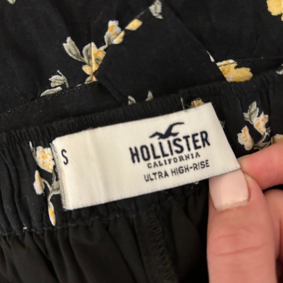 Hollister Floral Skort | Size small | Like new - Picture 4 of 4